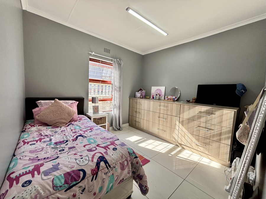 3 Bedroom Property for Sale in Rondevlei Park Western Cape